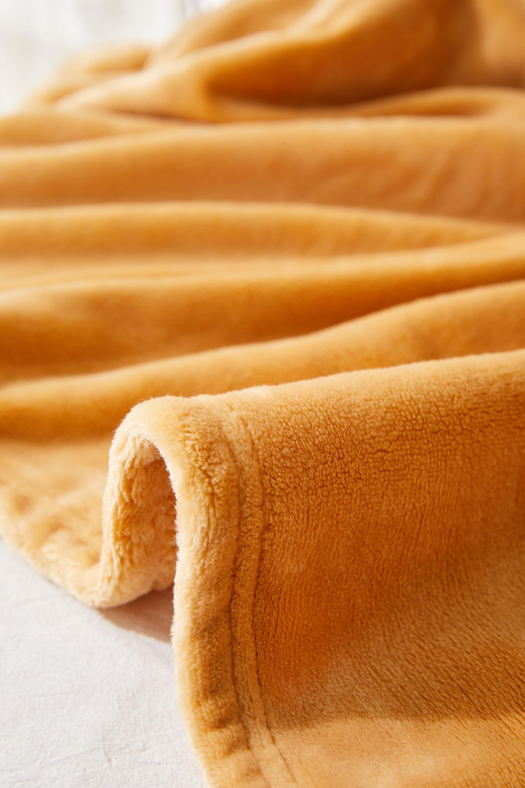 Luxury Mink Fleece Throw Blanket – Soft & Cosy