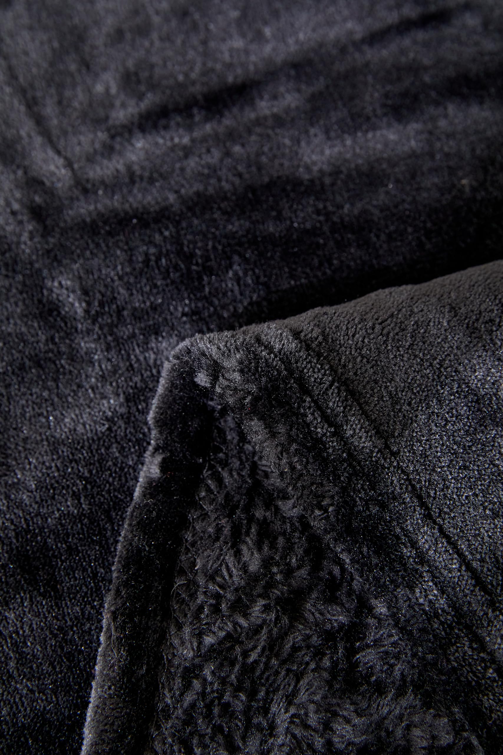 Luxury Mink Fleece Throw Blanket – Soft & Cosy