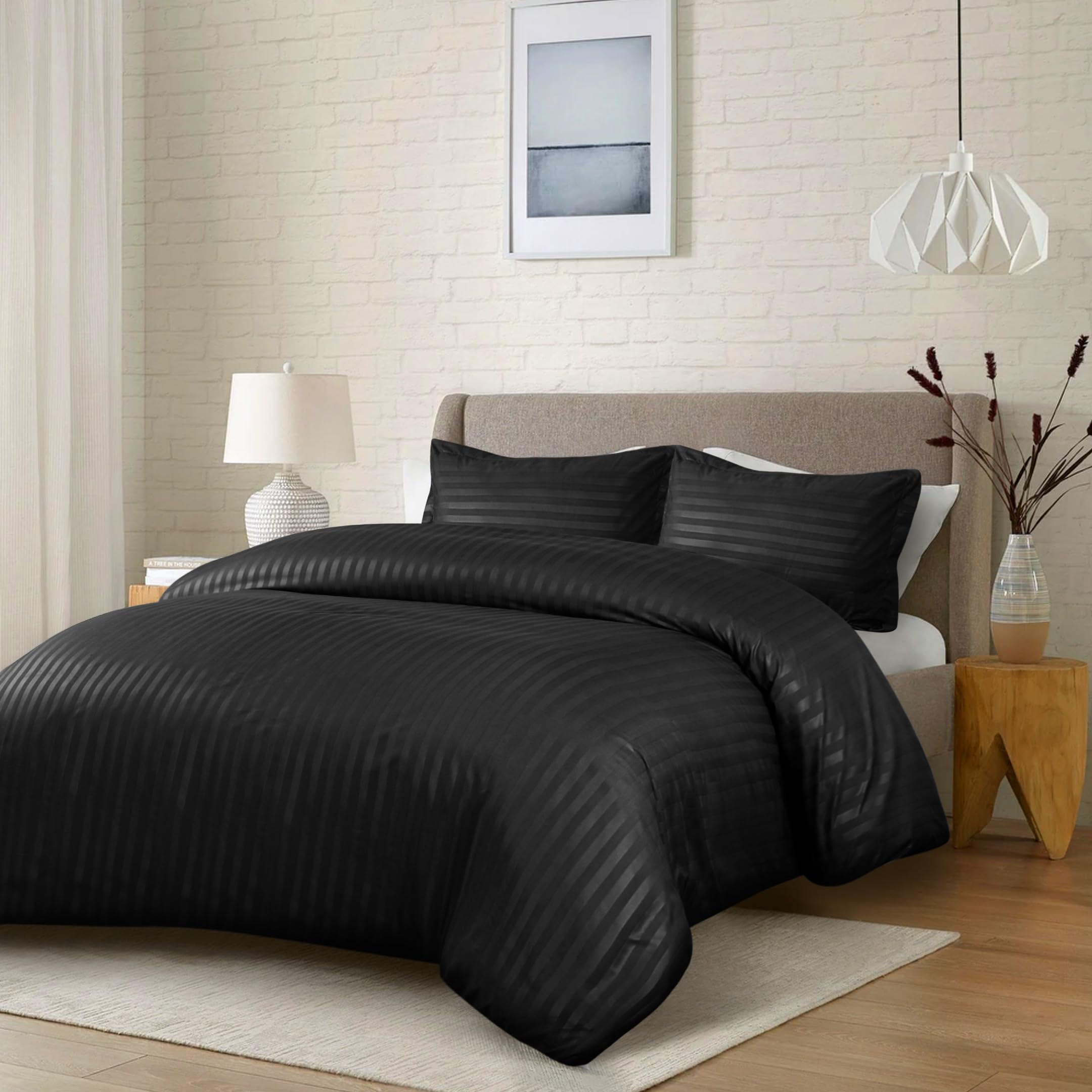 Opulent Dreams Striped Duvet Cover Set – Ultra-Soft Microfibre Bedding Set – with Quilt Cover and 2 Pillowcases