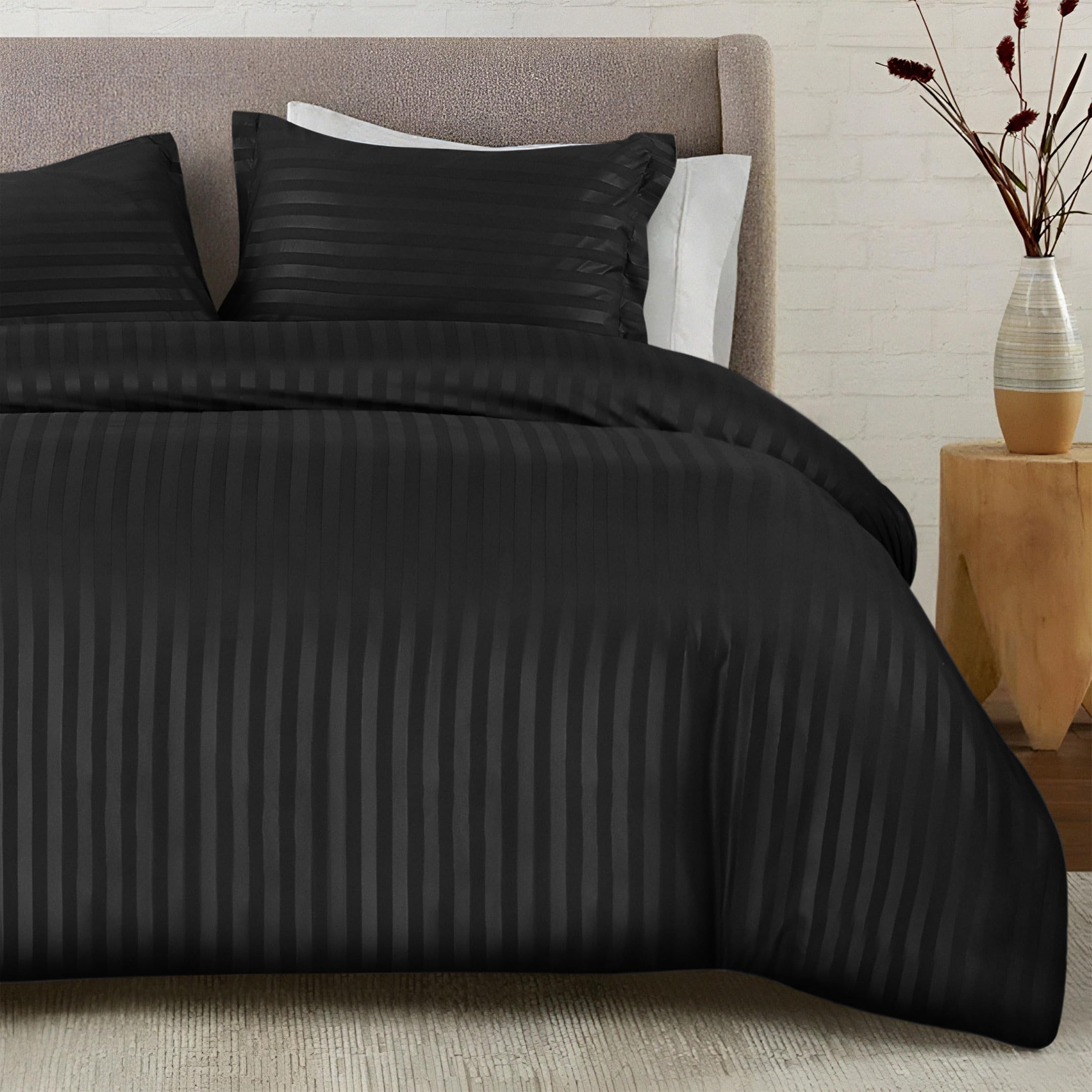 Opulent Dreams Striped Duvet Cover Set – Ultra-Soft Microfibre Bedding Set – with Quilt Cover and 2 Pillowcases