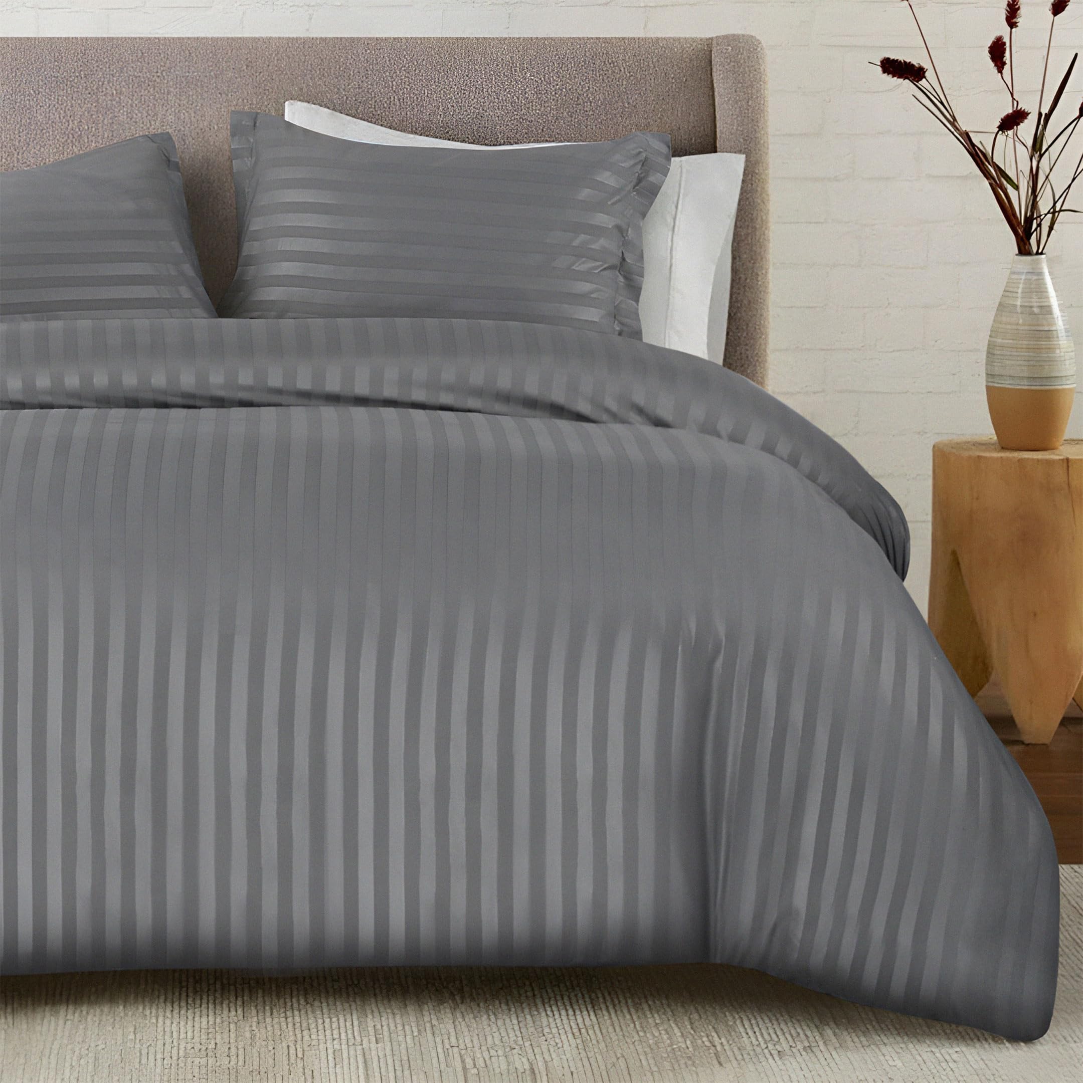 Opulent Dreams Striped Duvet Cover Set – Ultra-Soft Microfibre Bedding Set – with Quilt Cover and 2 Pillowcases