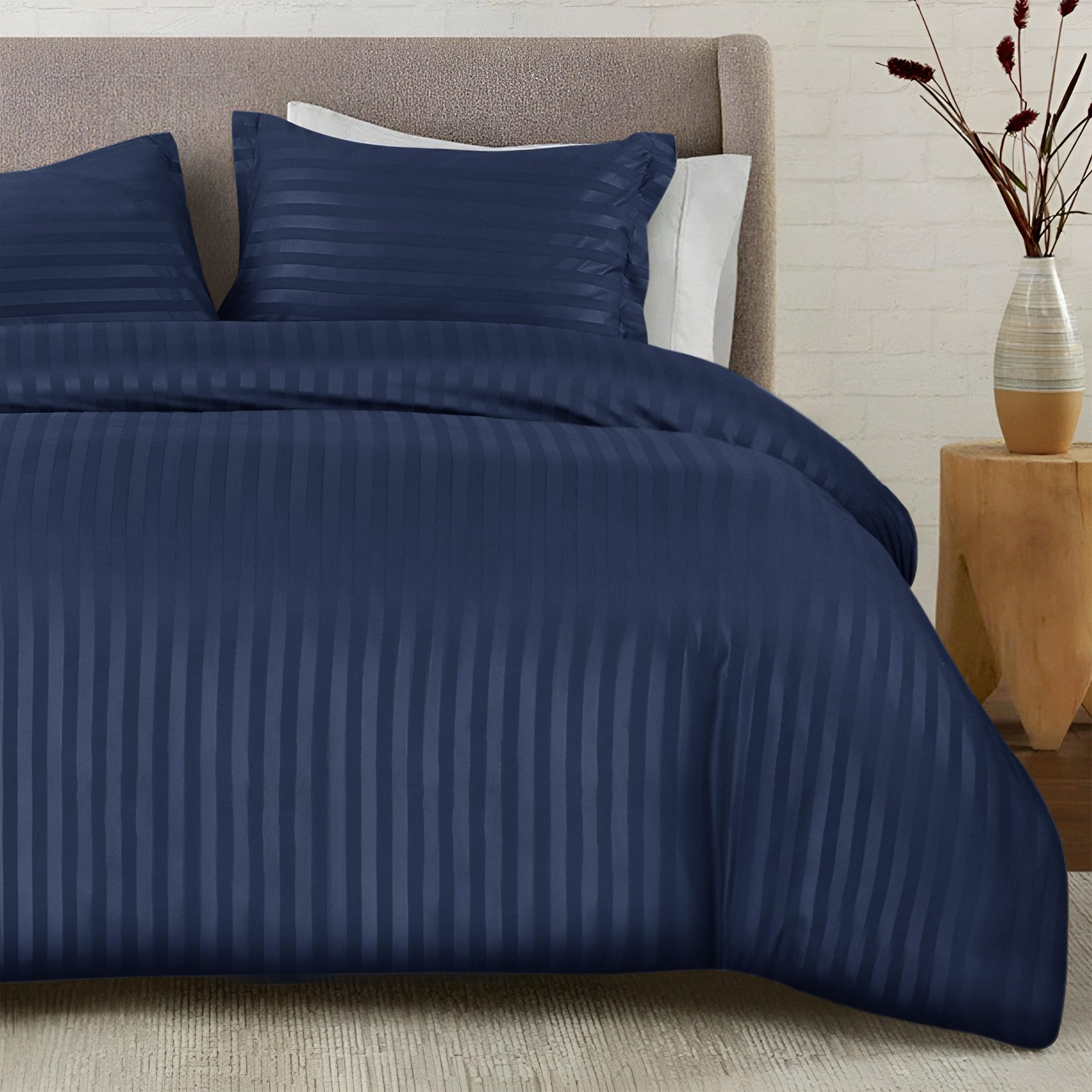 Opulent Dreams Striped Duvet Cover Set – Ultra-Soft Microfibre Bedding Set – with Quilt Cover and 2 Pillowcases
